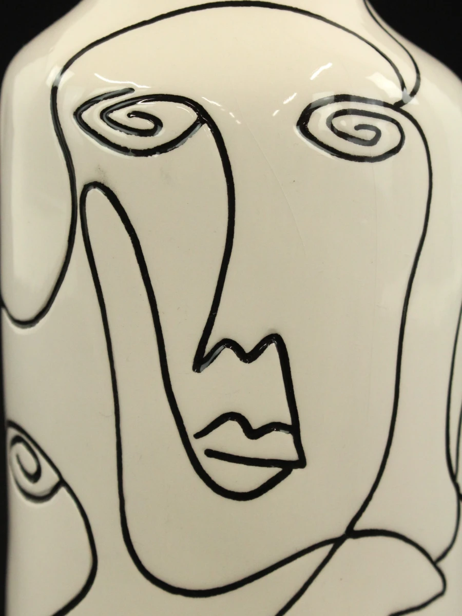 Wit porseleinen vaasje met gezichten in de stijl van Picasso - foto 4