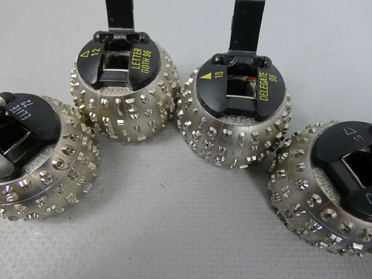 Bolletjes voor een IBM typemachine - foto 3