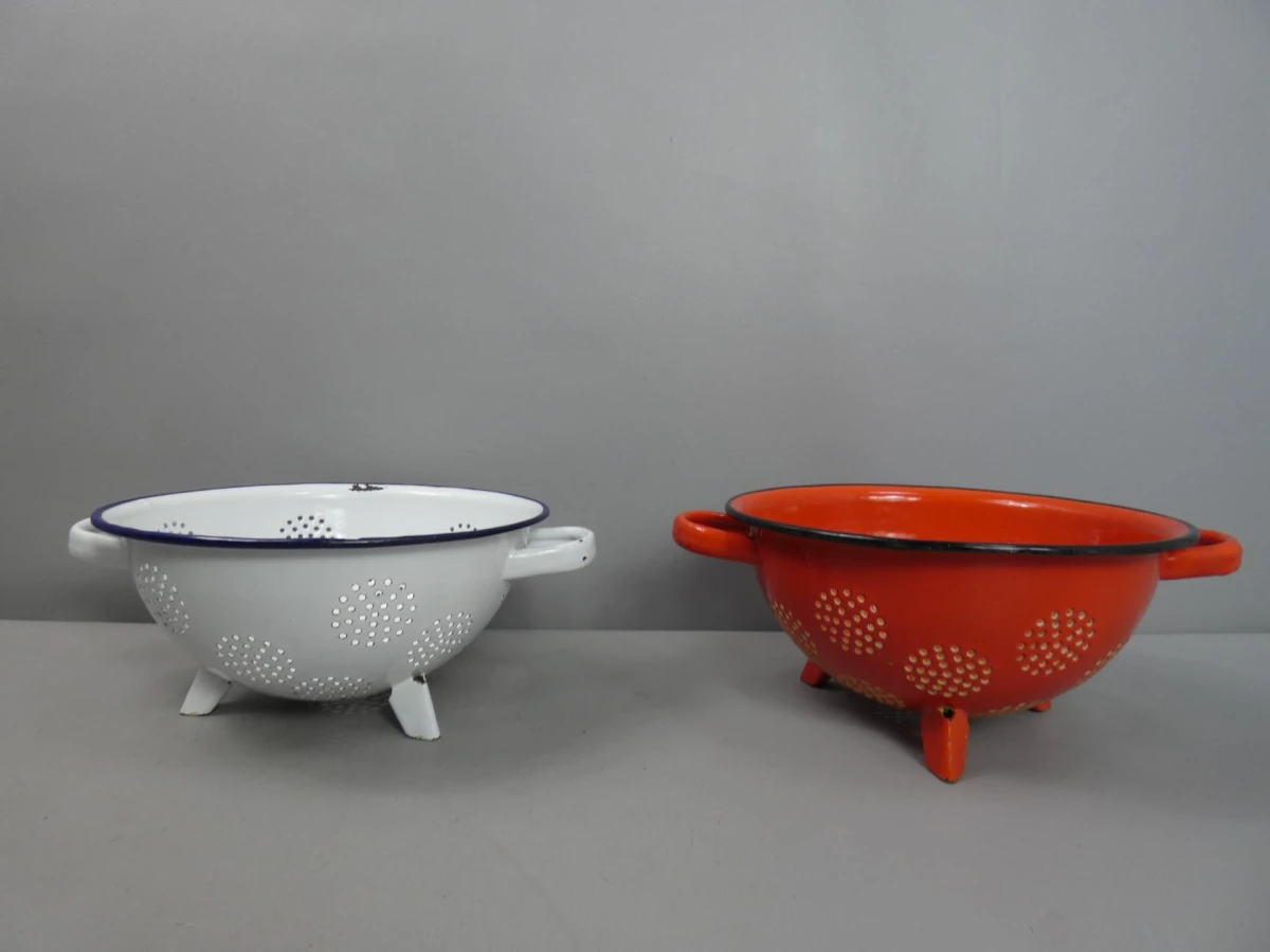 Set van 2 geëmailleerde vergieten - foto 1