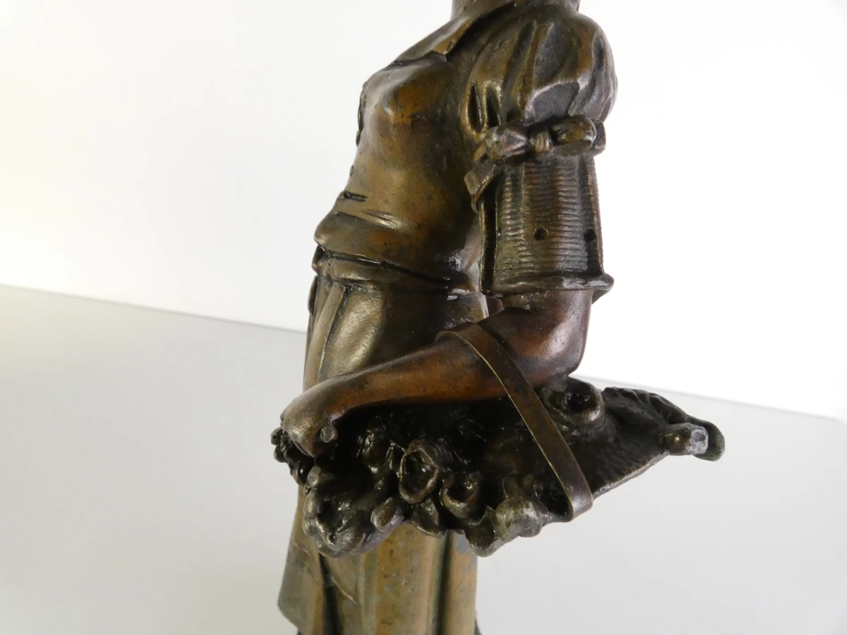 Vintage metalen beeld van jonge vrouw - foto 11