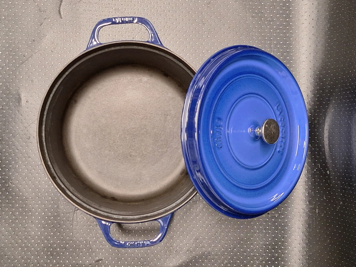 Staub La Cocotte gietijzeren braadpan, diameter 26 cm in donkerblauw - foto 6
