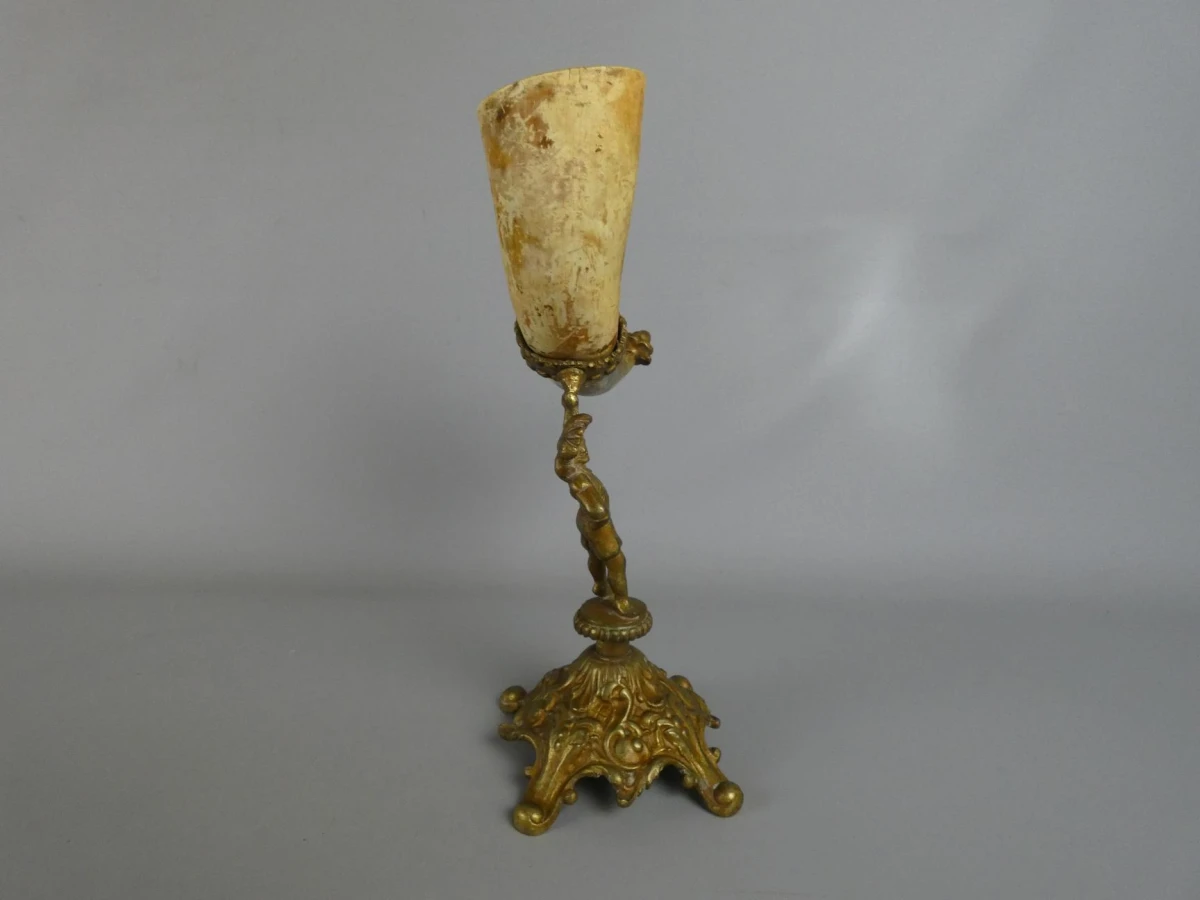 Decoratieve drinkhoorn op figuurlijke standaard - foto 2
