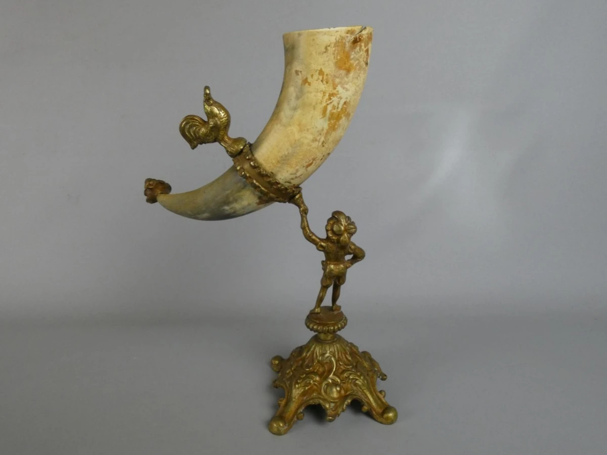 Decoratieve drinkhoorn op figuurlijke standaard - foto 3