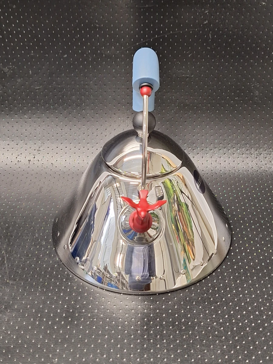 Iconische Alessi 9093 fluitketel ontworpen door Michael Graves - foto 6