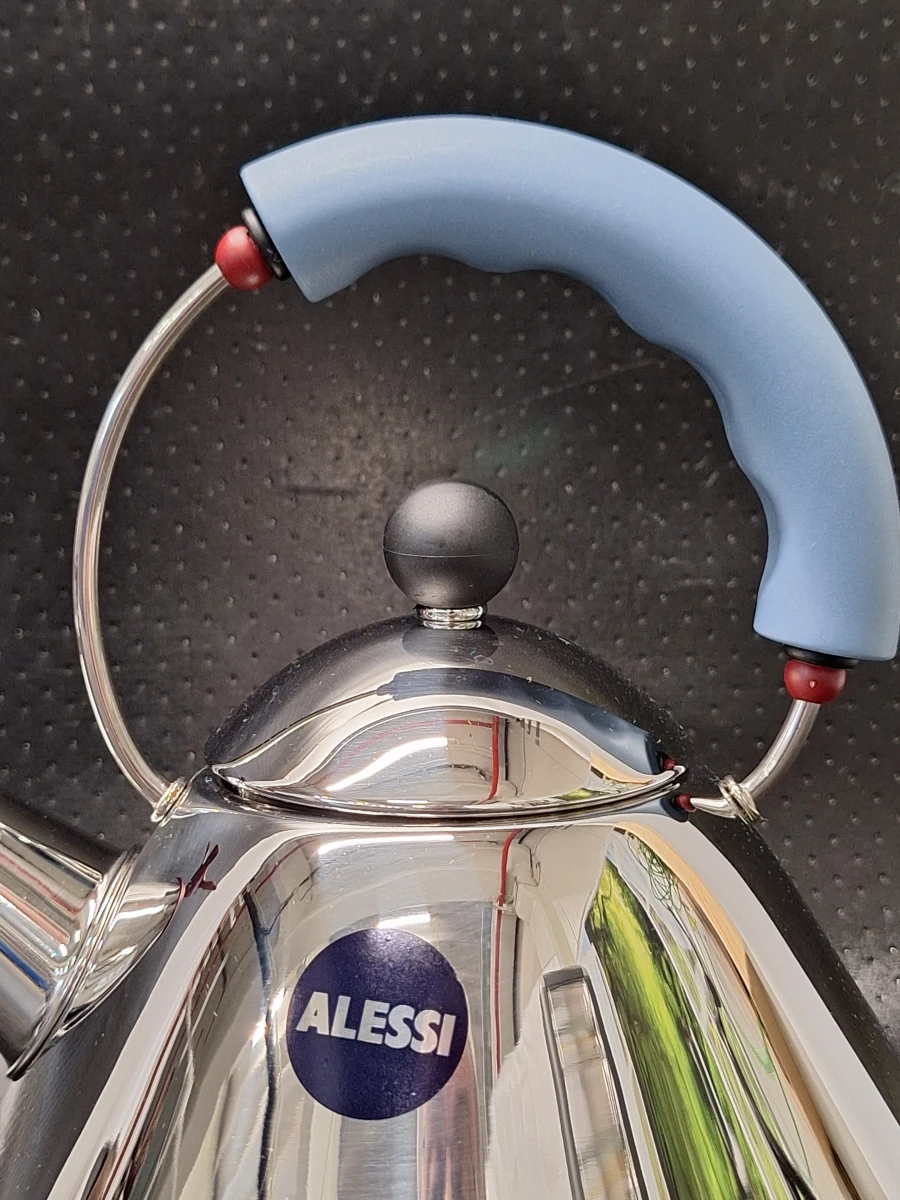 Iconische Alessi 9093 fluitketel ontworpen door Michael Graves - foto 5