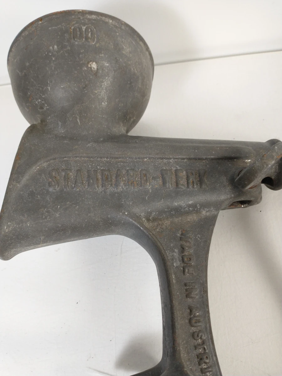 Verzameling vintage keukengerei en gereedschap, 20e eeuw - foto 3