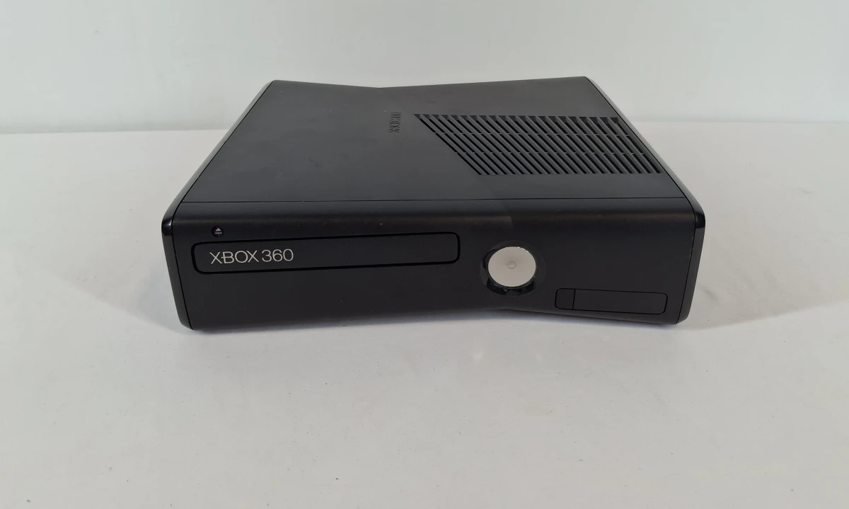 Xbox 360 Slim Console + Controller, accessoires  & 4 Games - foto 2