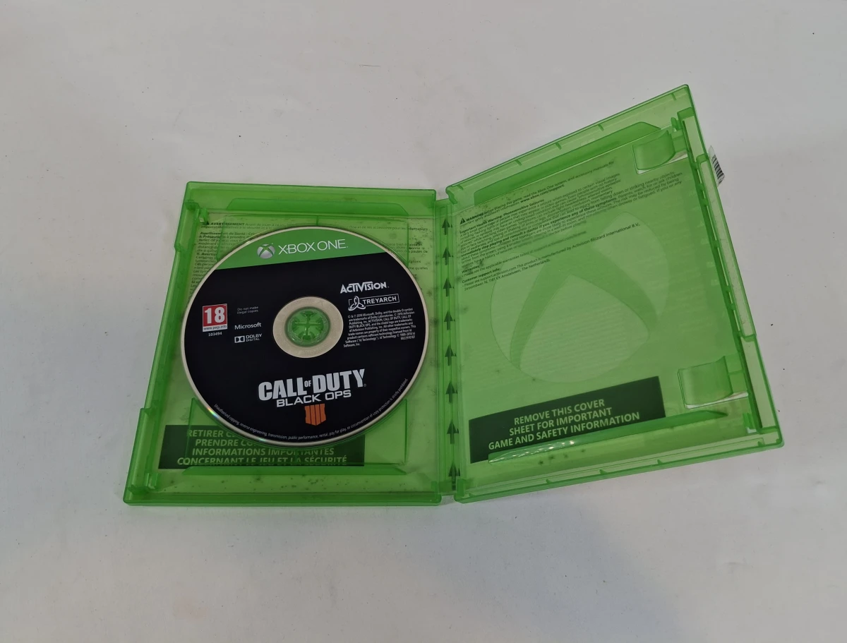 Xbox 360 Slim Console + Controller, accessoires  & 4 Games - foto 7