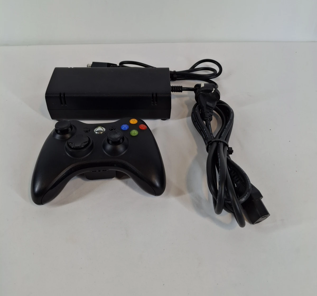 Xbox 360 Slim Console + Controller, accessoires  & 4 Games - foto 5