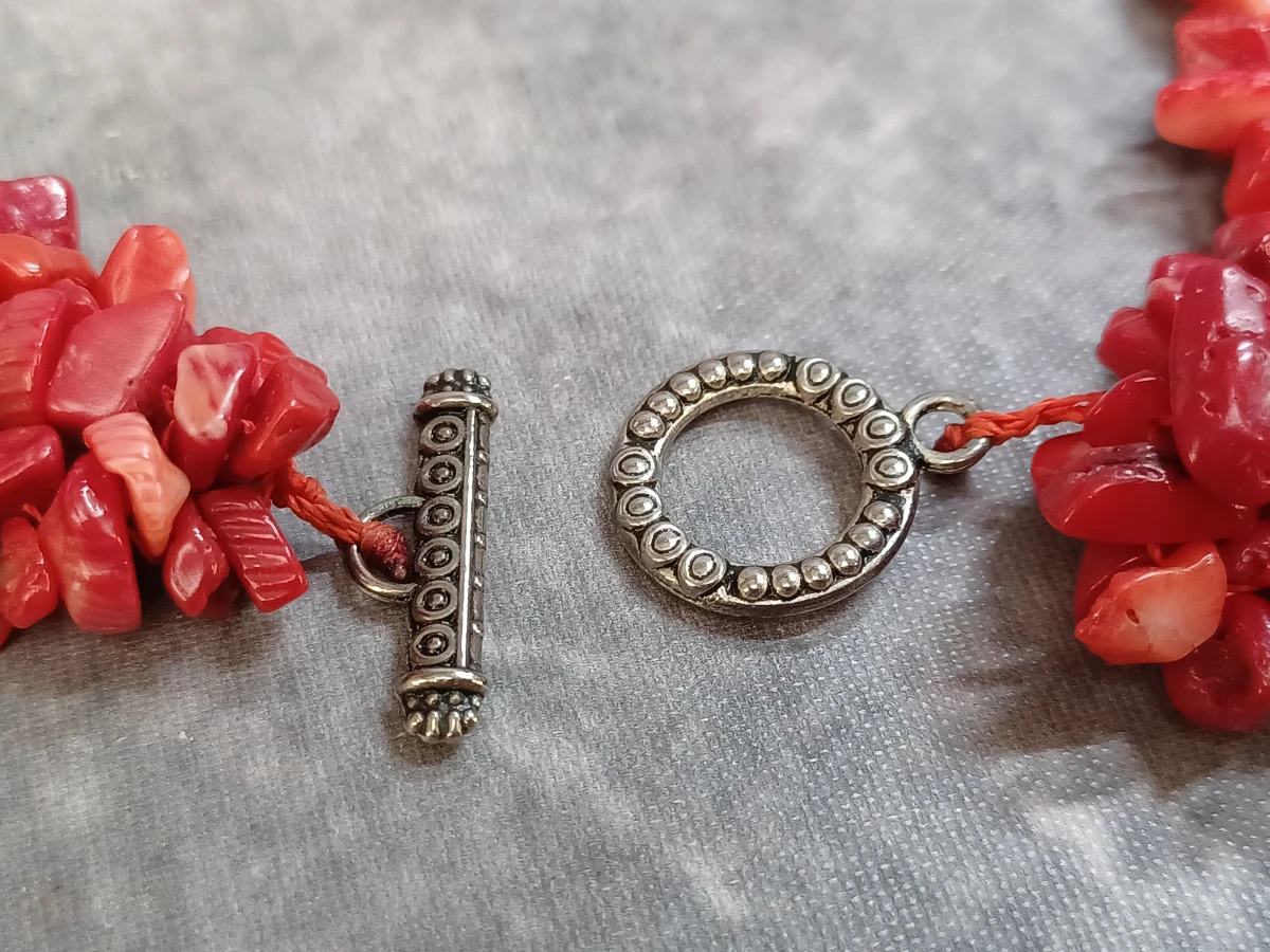 Handgemaakte ketting en armband van rode splitstenen - foto 5
