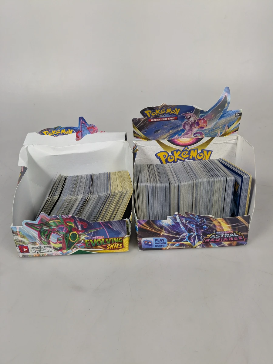 Pokémon verzamel collectie met kaarten, tin, kaarthoezen en map - foto 6