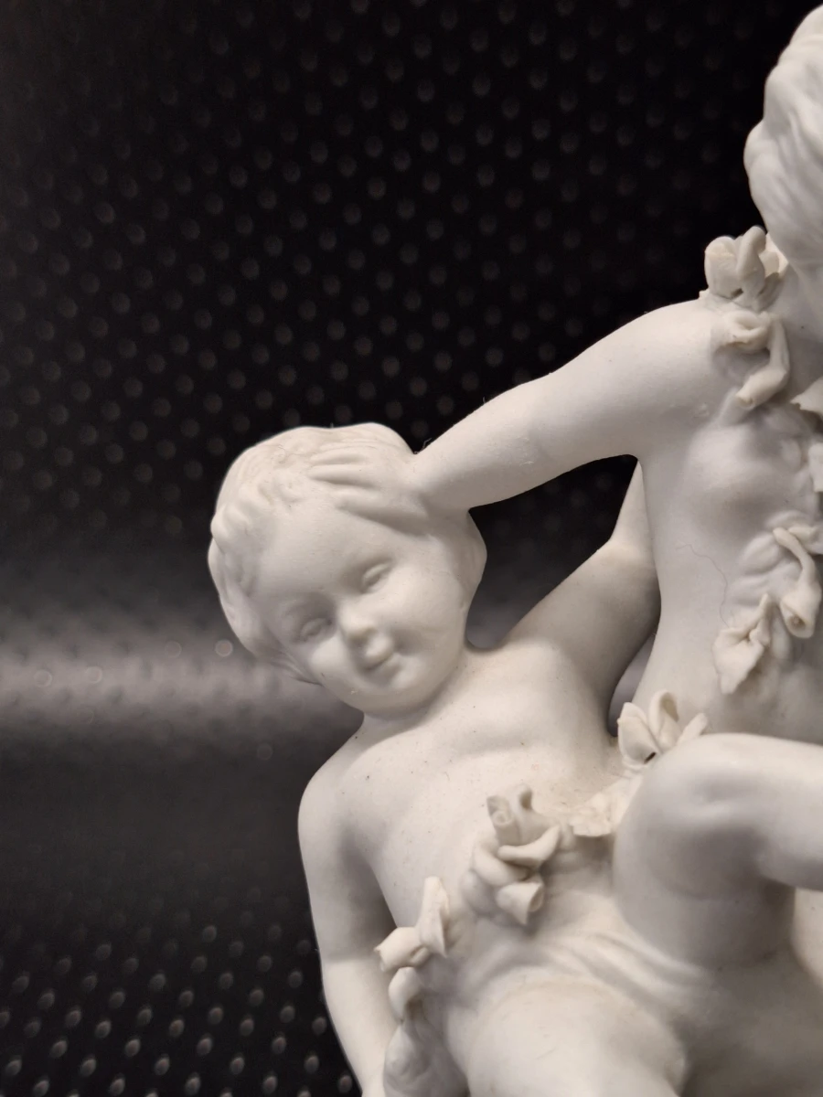 Set van twee Unterweissbach biscuit porseleinen putti beeldengroepen in Louis XV-stijl - foto 6