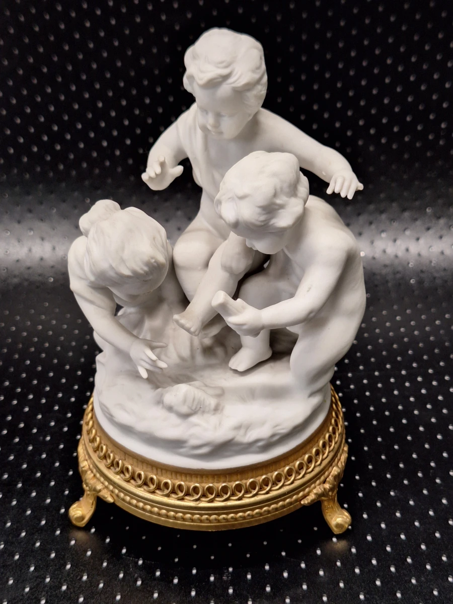 Set van twee Unterweissbach biscuit porseleinen putti beeldengroepen in Louis XV-stijl - foto 13