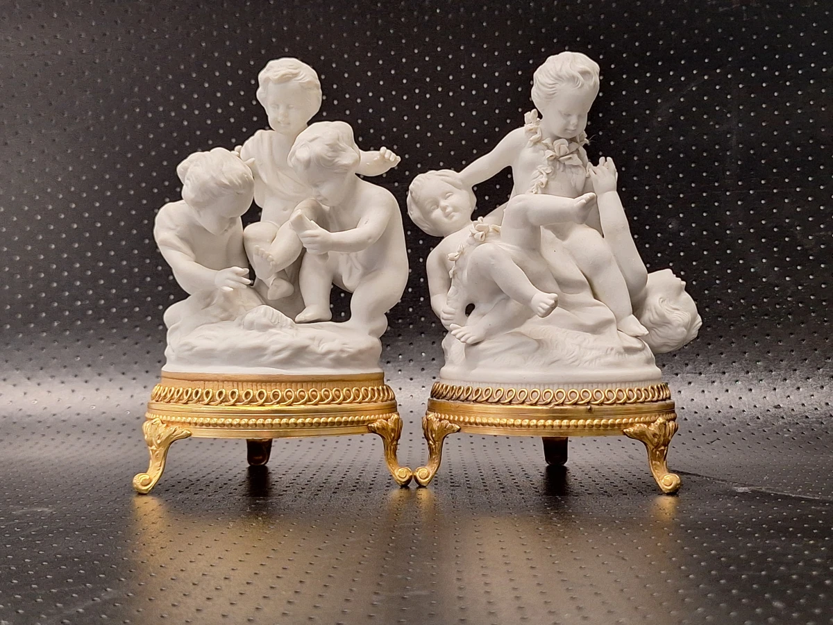 Set van twee Unterweissbach biscuit porseleinen putti beeldengroepen in Louis XV-stijl - foto 2