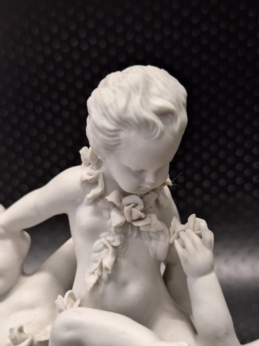 Set van twee Unterweissbach biscuit porseleinen putti beeldengroepen in Louis XV-stijl - foto 7
