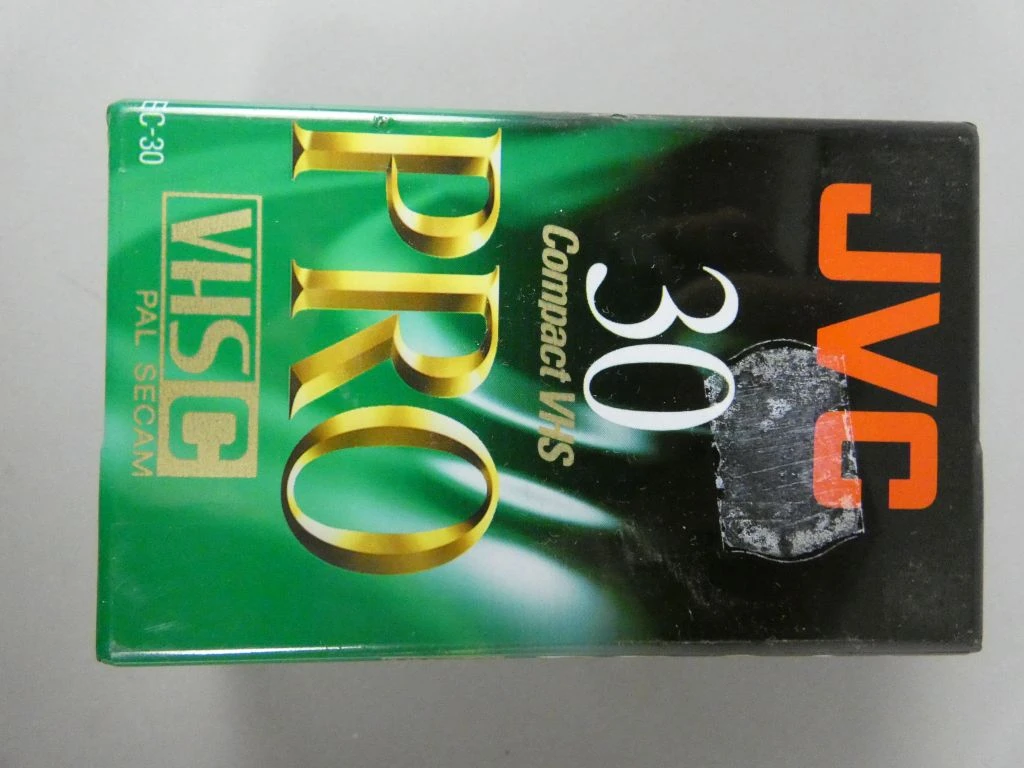Verzameling van verschillende soorten lege videocassettes - foto 2
