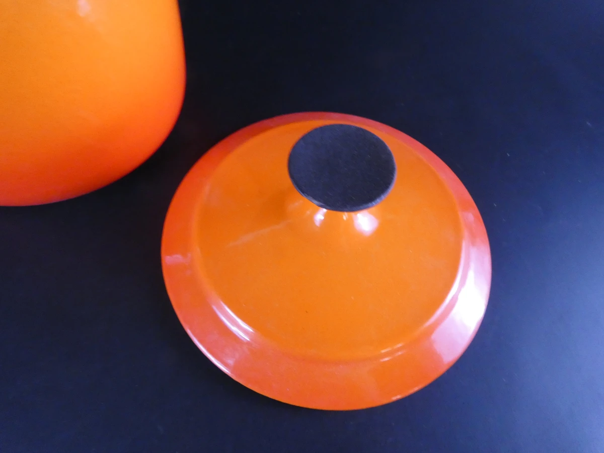 Vintage set van twee oranje geëmailleerde gietijzeren kookpotten, France - foto 7