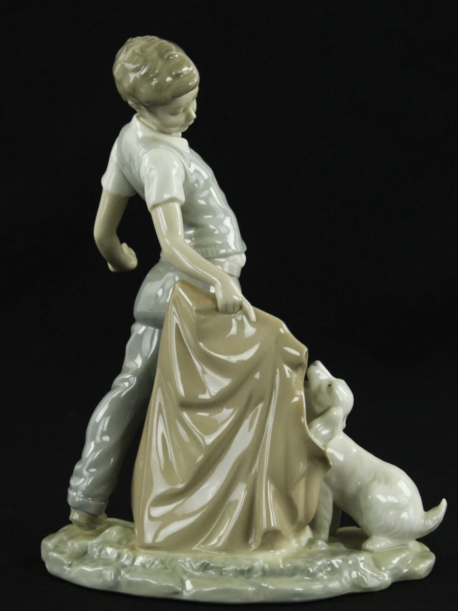 NAO by Lladró – “Niño Jugando con Cachorro” – Vicente Martínez - foto 3