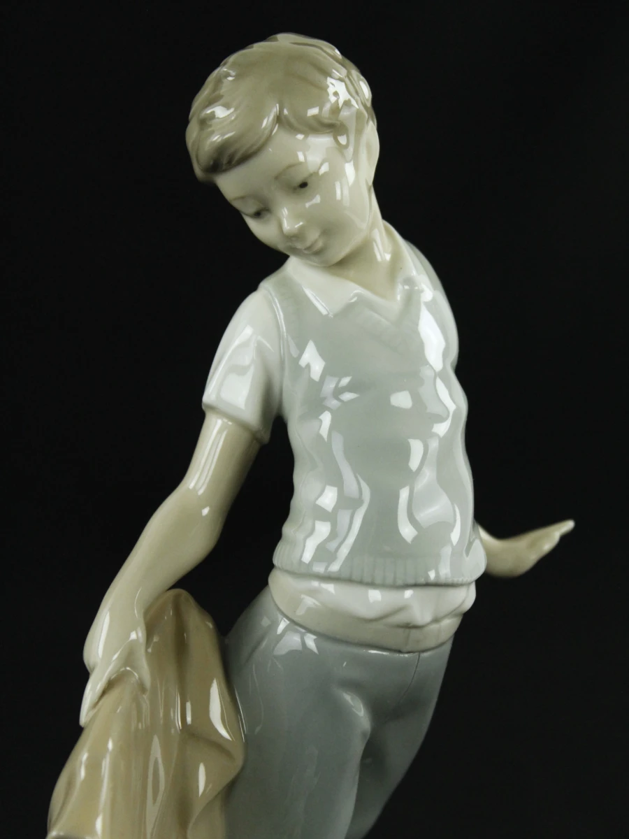 NAO by Lladró – “Niño Jugando con Cachorro” – Vicente Martínez - foto 6