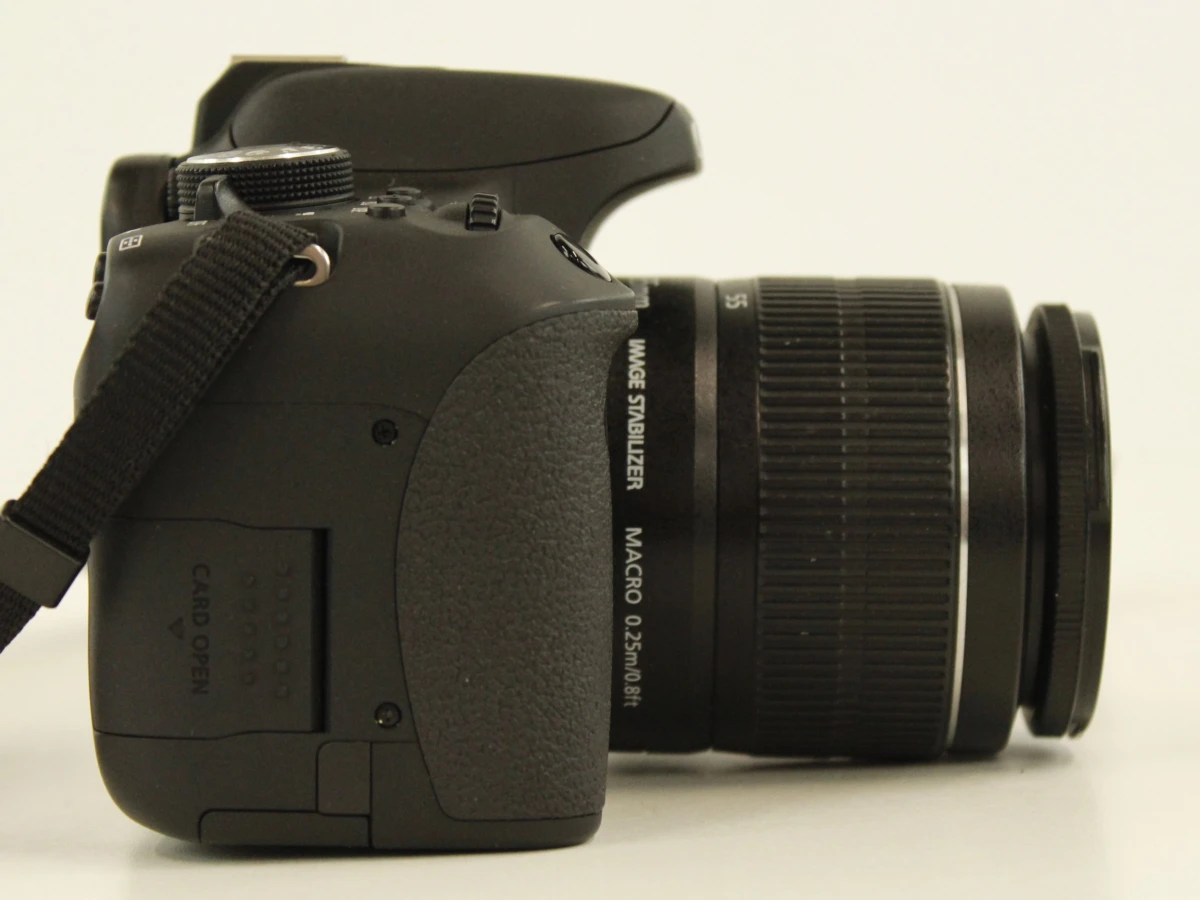 Canon EOS 750D (24.2 MP) + EF-S 18-55mm IS Lens (85 mm) - foto 6