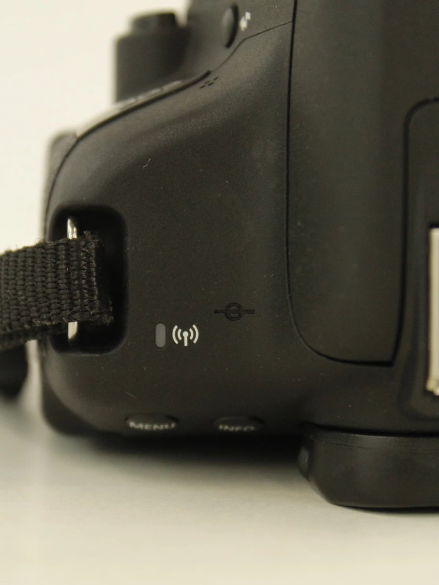 Canon EOS 750D (24.2 MP) + EF-S 18-55mm IS Lens (85 mm) - foto 8
