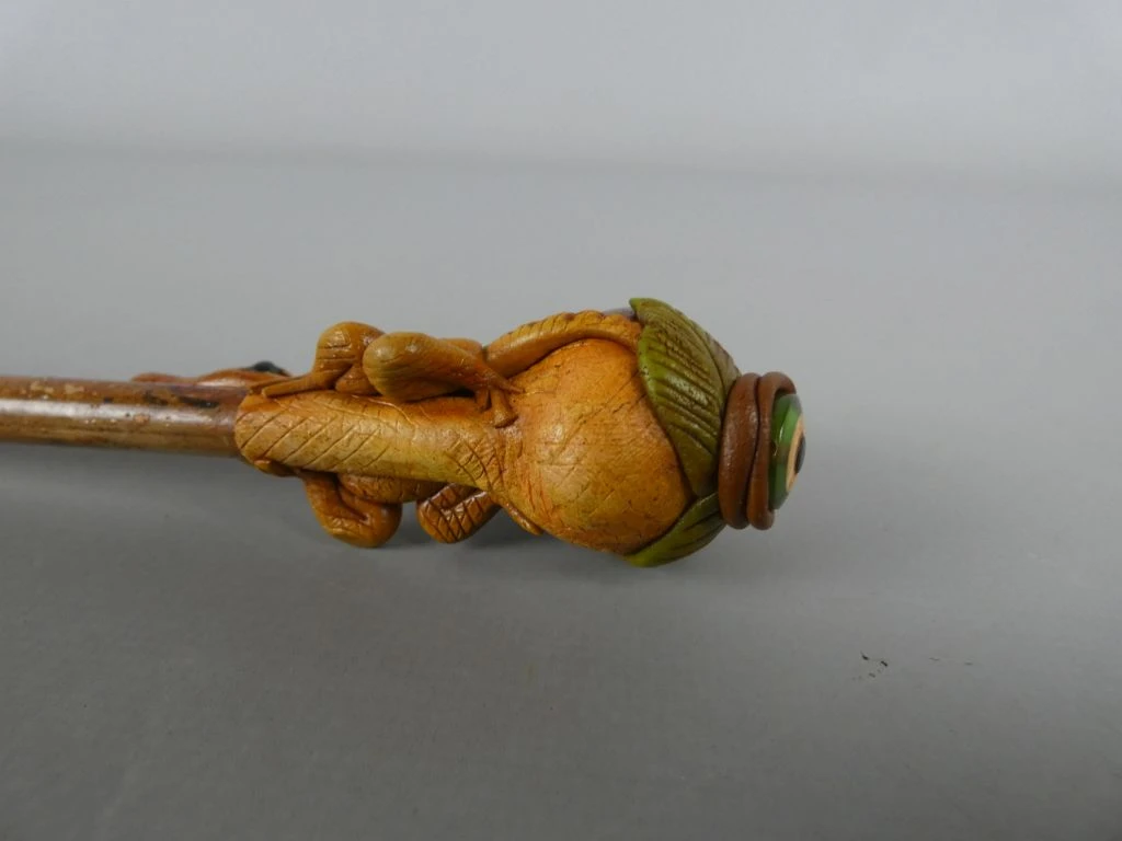 Houten pijp met krokodil en bladmotief - foto 5