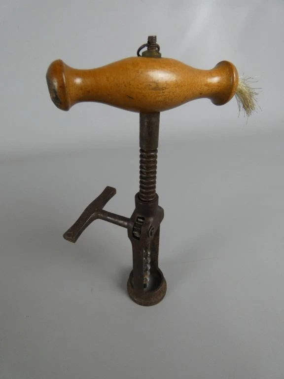 Oude kurkentrekker met houten handvat - foto 3