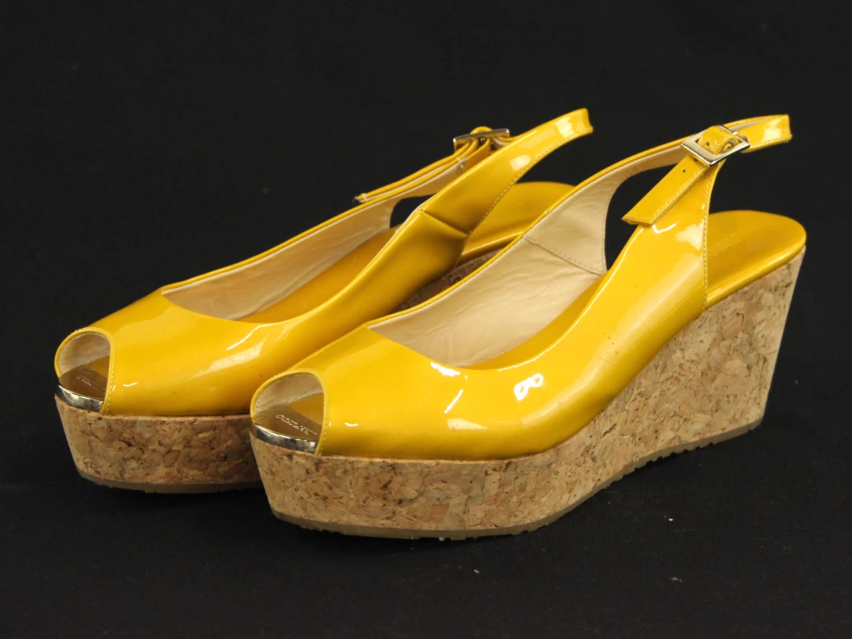 Jimmy Choo – okergele lakleren sleehakken met kurk - foto 3