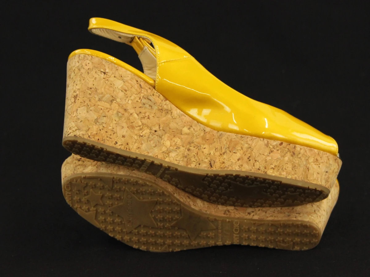 Jimmy Choo – okergele lakleren sleehakken met kurk - foto 6