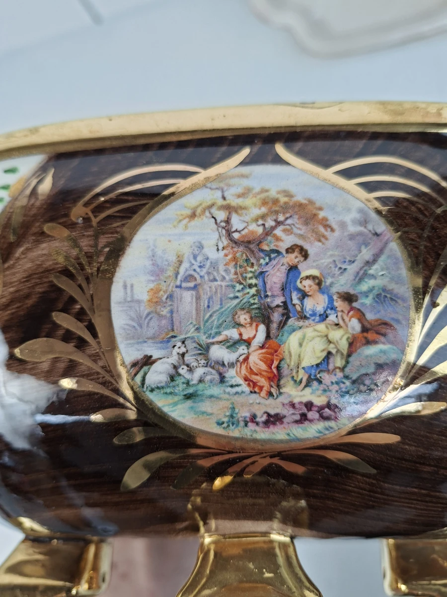 Antieke Belgische Majolica Bonbonnière / Terrine met Goudvergulde Fragonard-scènes - foto 4