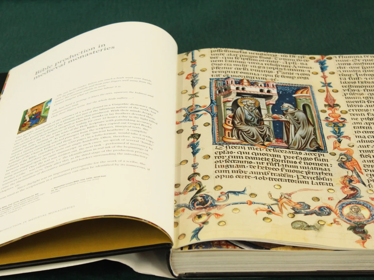 The Most Beautiful Bibles- Österreichische Nationalbibliothek edited by Andreas Fingernagel & Christian Gastgeber -Tashen - foto 3