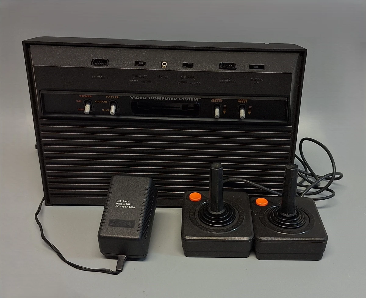 Atari 2600 videospelconsole met accessoires en spellen - foto 3