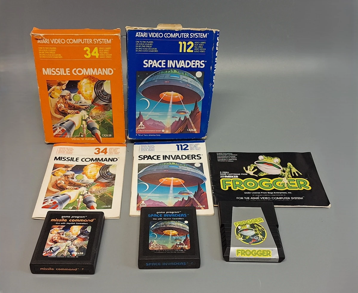 Atari 2600 videospelconsole met accessoires en spellen - foto 5