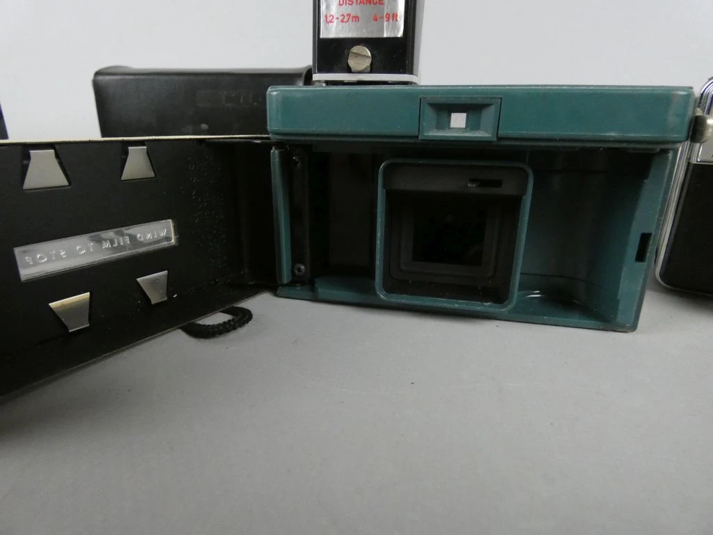 Set van 3 vintage camera's met flitser - foto 6