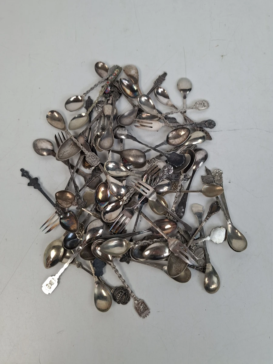 Grote Partij Vintage Souvenirlepeltjes en Gebaksvorkjes – 62-Delig - foto 3