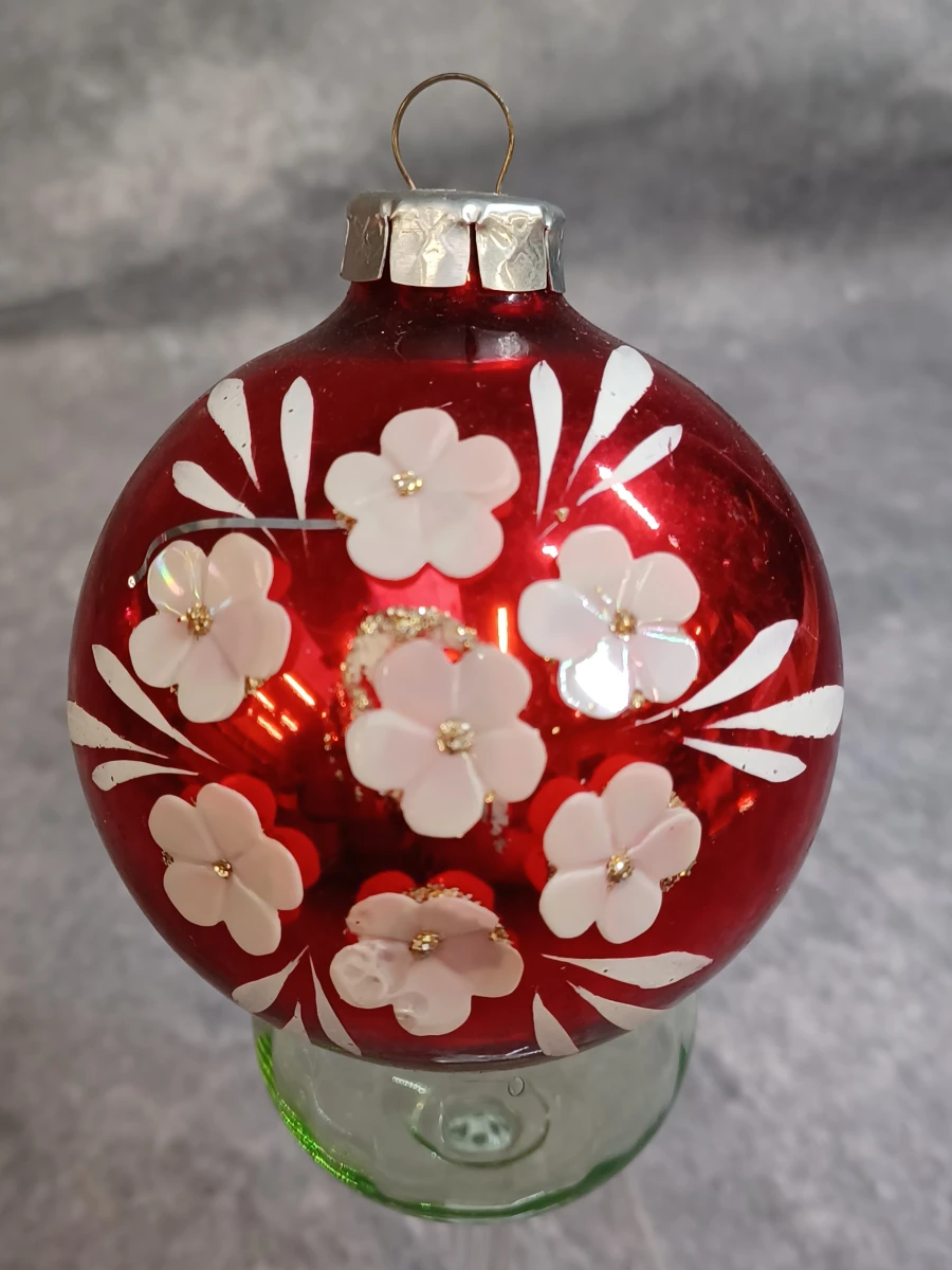 Set van 4 vintage glazen kerstballen met Bbloemmotief en pailletten - foto 6