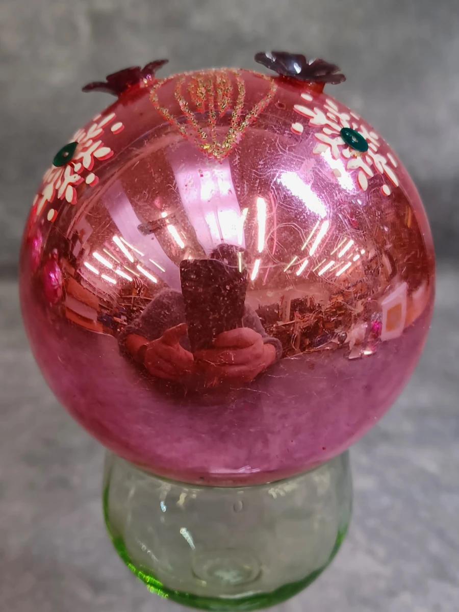 Set van 4 vintage glazen kerstballen met Bbloemmotief en pailletten - foto 3