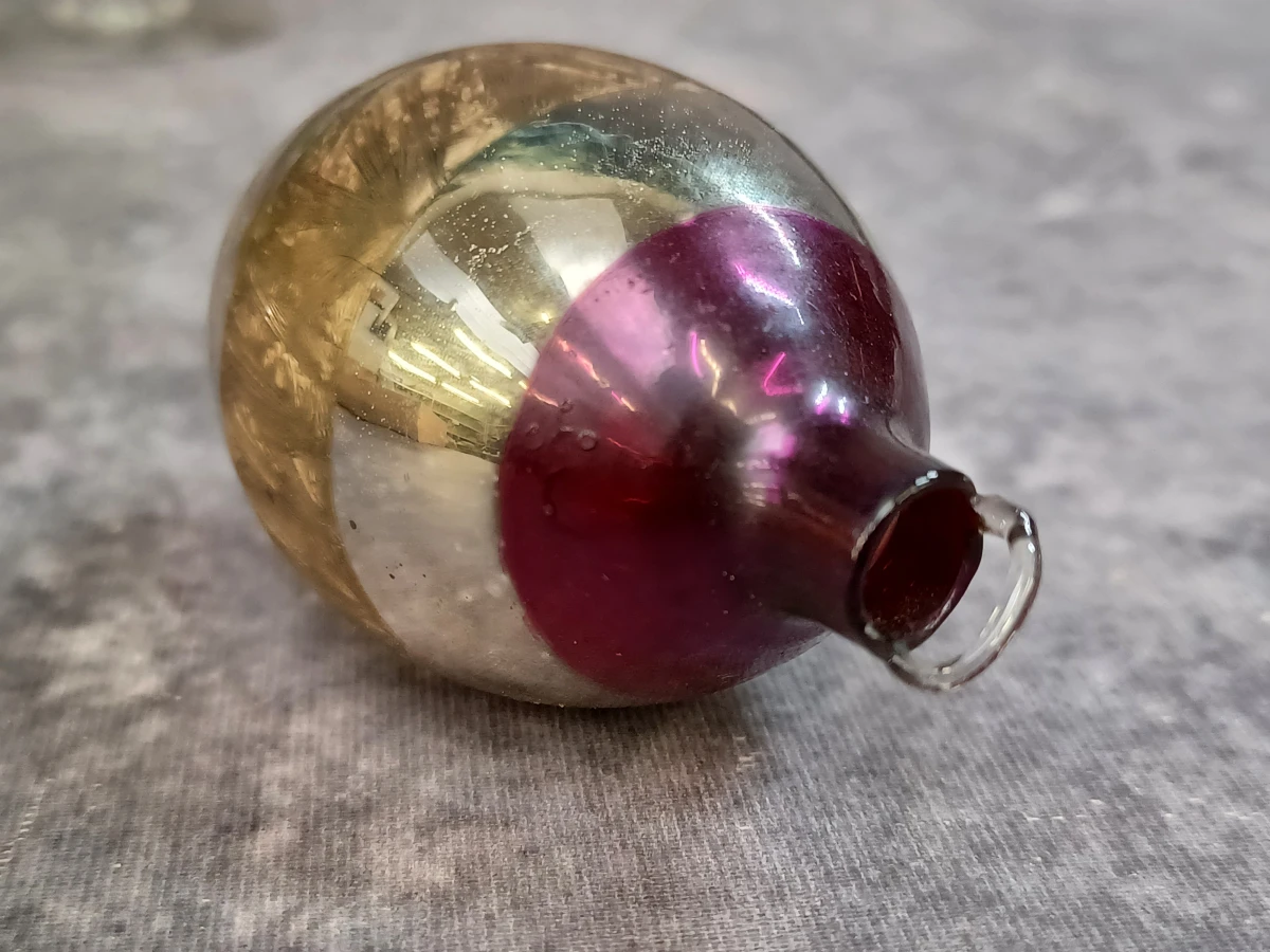 Vintage glazen Ajeko kersthanger in magenta, zilver en goud - foto 3