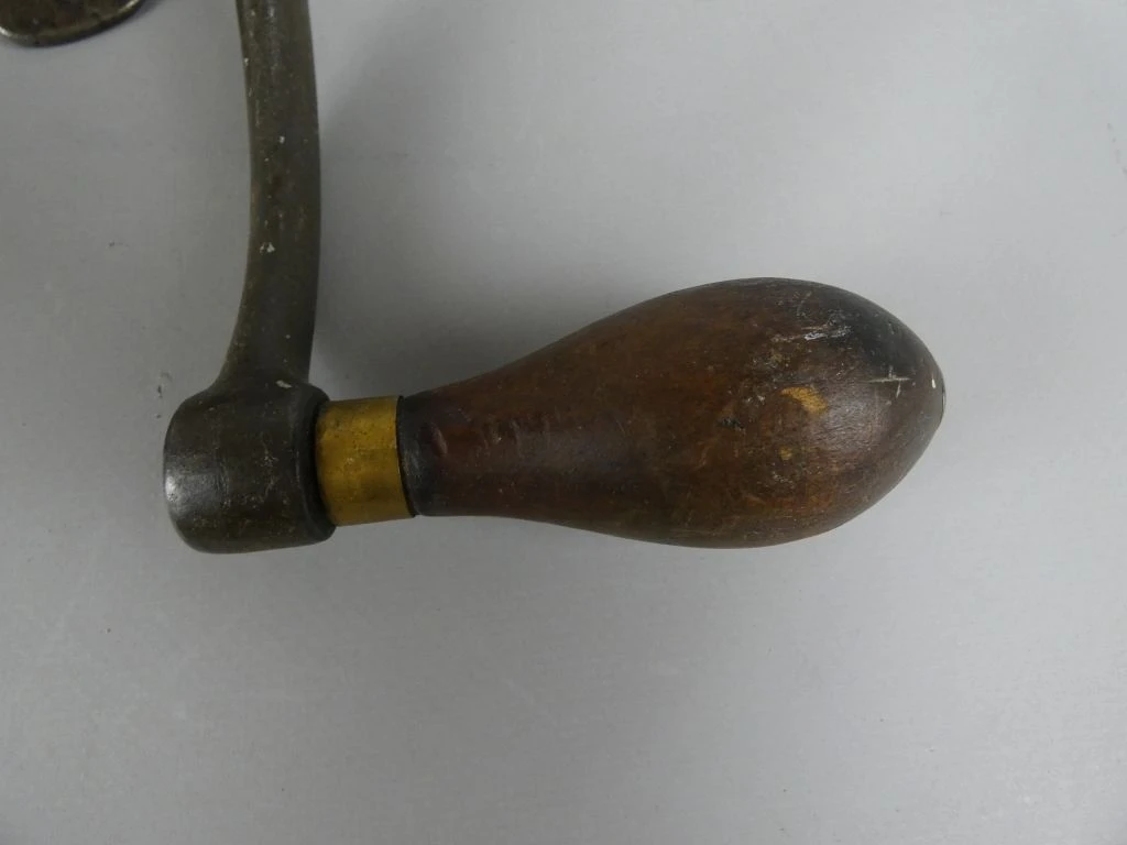 Antieke handmatige vleesmolen - foto 6