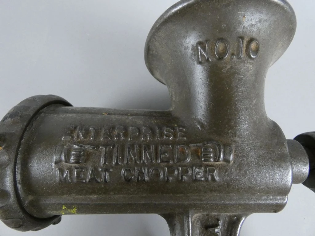 Antieke handmatige vleesmolen - foto 2