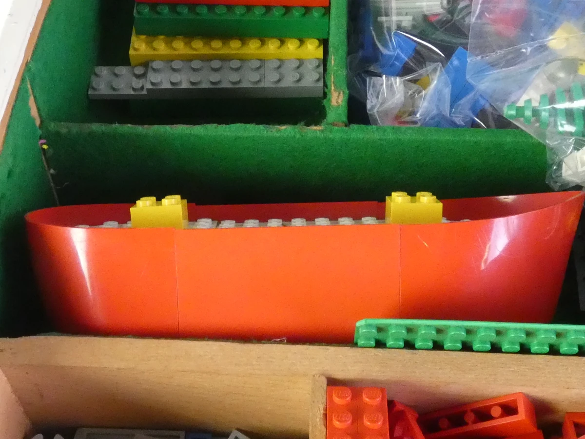Houten Lego-opbergdoos met vakjes en gemengde Lego-onderdelen - foto 7