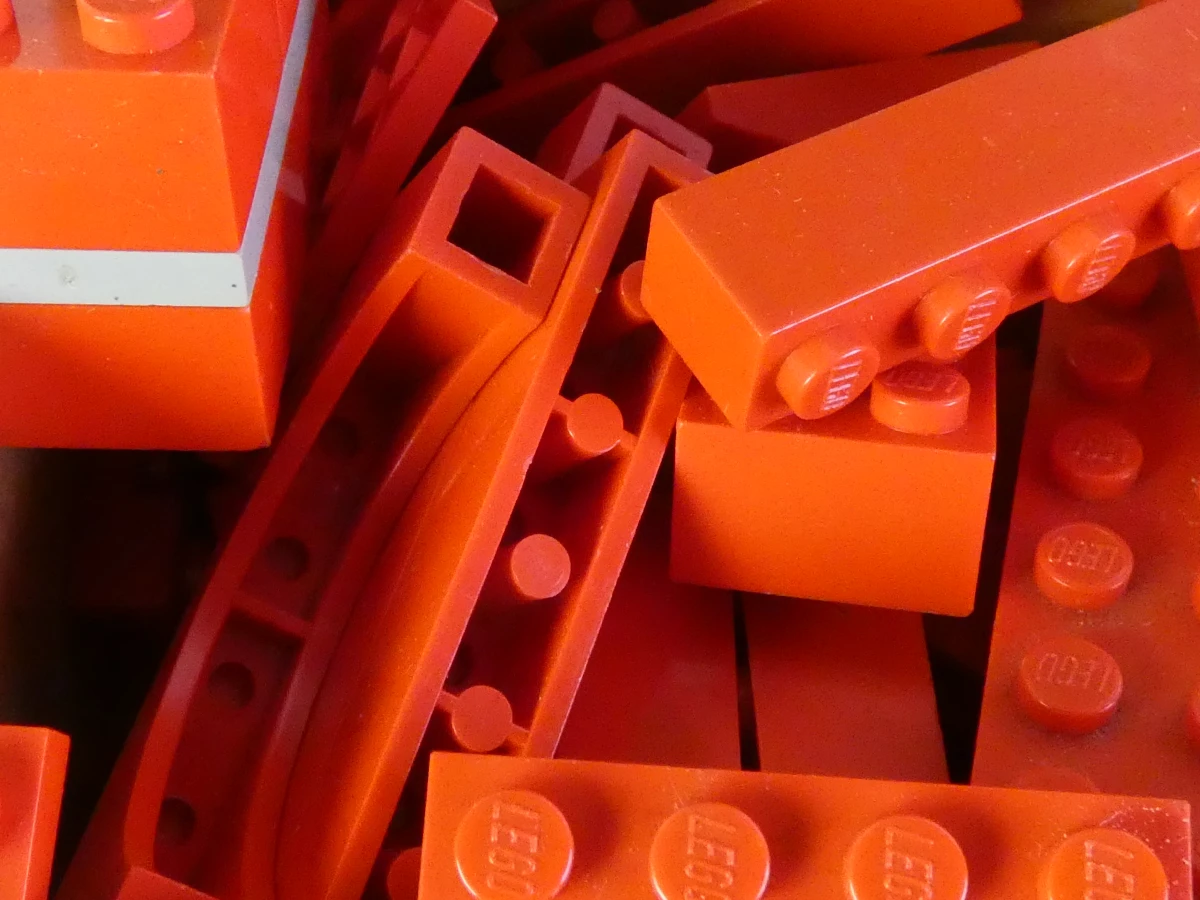 Houten Lego-opbergdoos met vakjes en gemengde Lego-onderdelen - foto 8