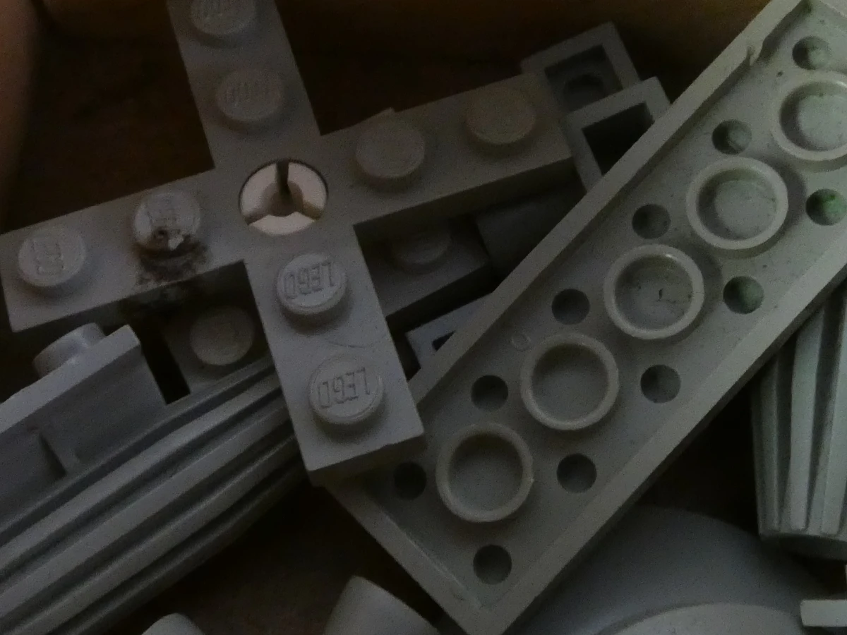 Houten Lego-opbergdoos met vakjes en gemengde Lego-onderdelen - foto 9
