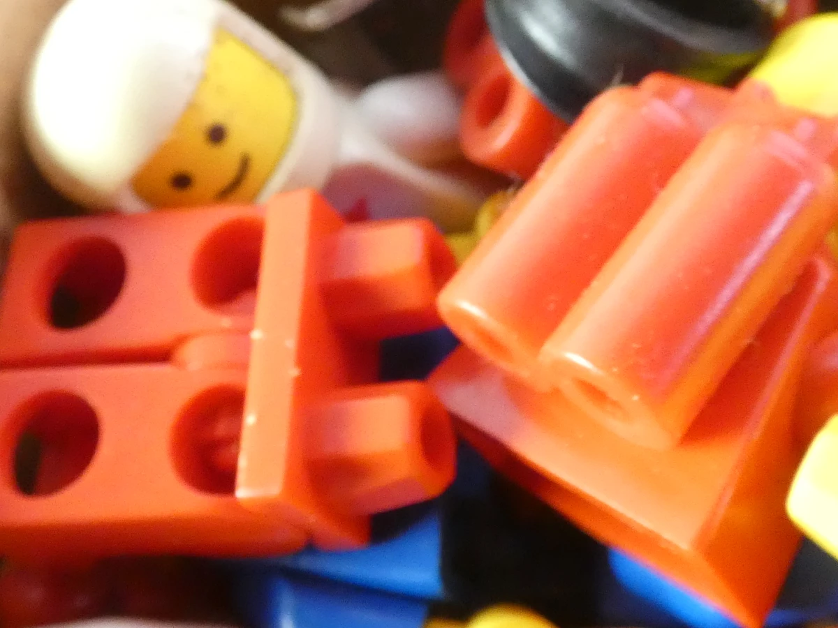 Houten Lego-opbergdoos met vakjes en gemengde Lego-onderdelen - foto 12