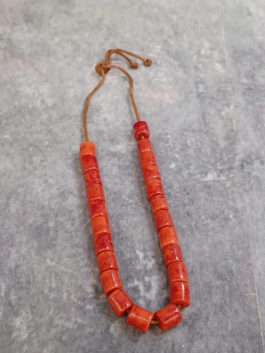 Sieradenset met rode kralen - Ketting en oorbellen - foto 2
