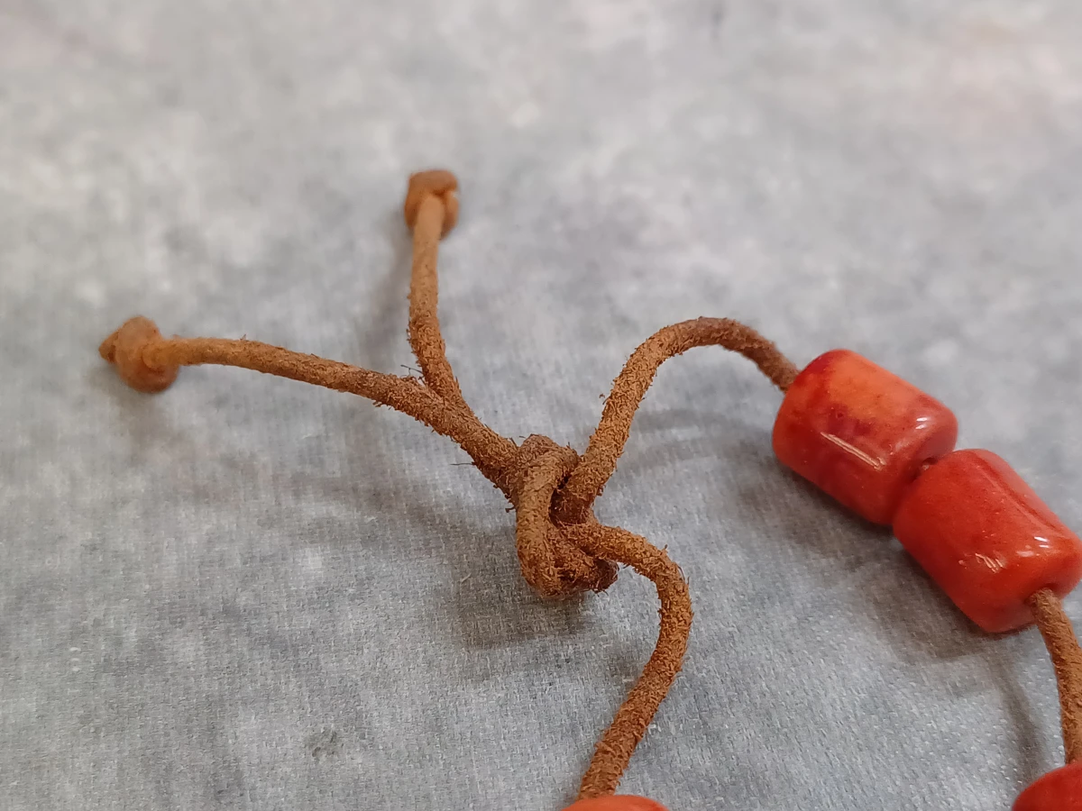 Sieradenset met rode kralen - Ketting en oorbellen - foto 6
