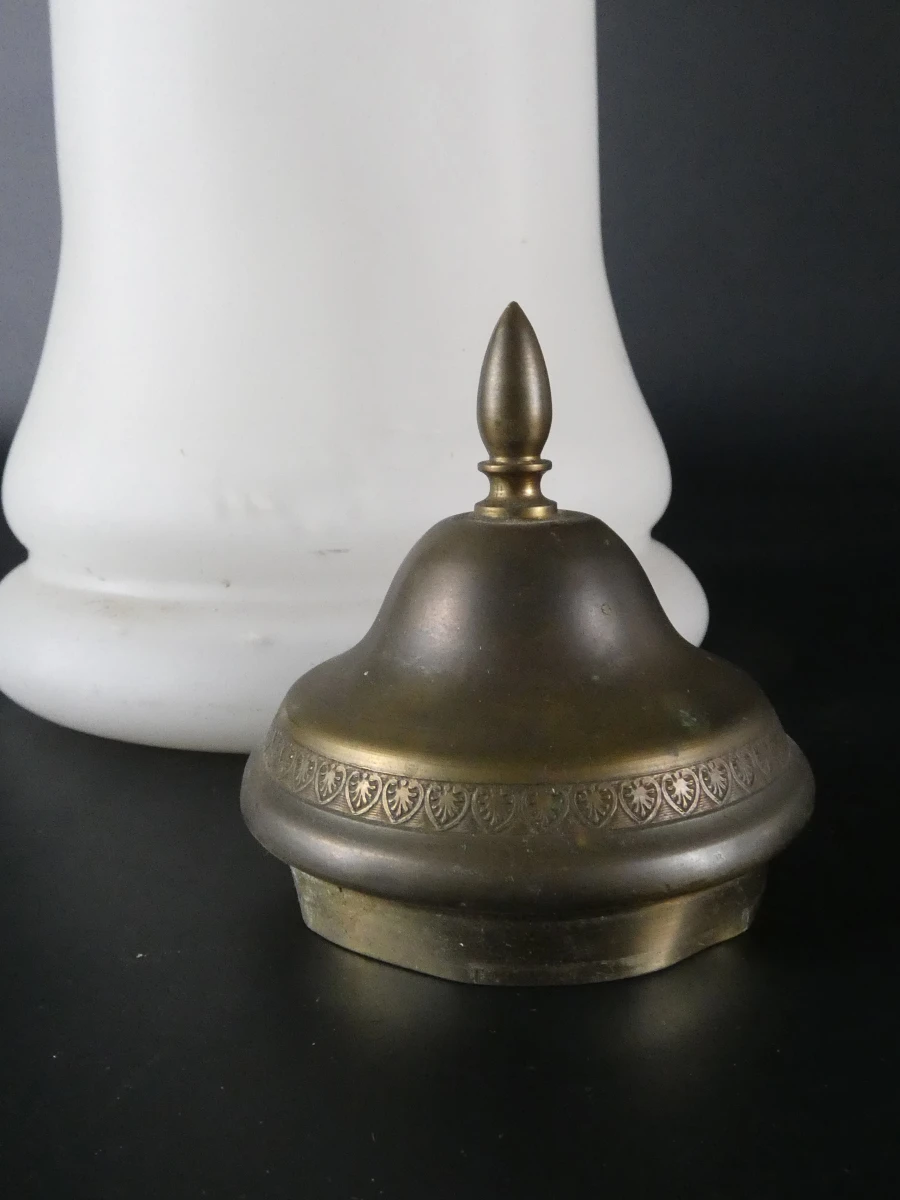 Italiaanse decoratieve melkglazen kruik met Saksisch wapenschild "Providentiae Memor", ca. 1960-1975. - foto 7