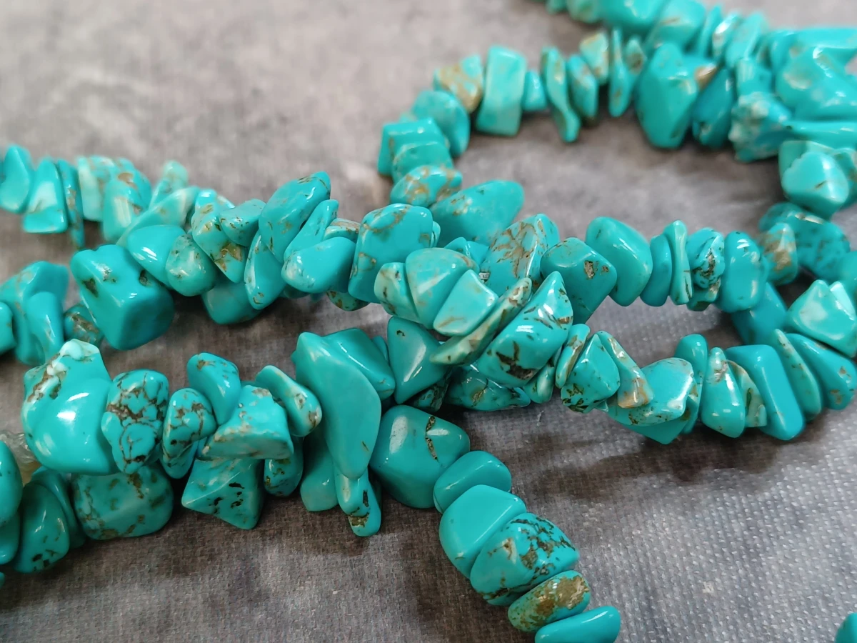Sieradenset met Turkoois en rode accentkralen - Ketting en armband - foto 4