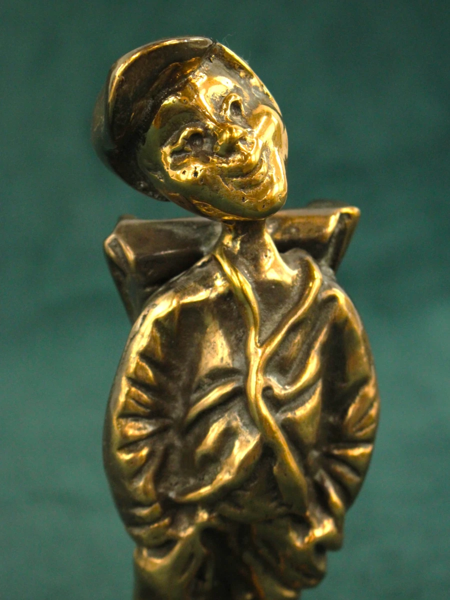 Yves Lohé (°1947) Bronzen Figuur met Rugzak - foto 8