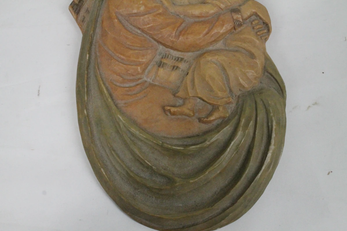 Religieus wandsculptuur van Maria met het kind Jezus - foto 7